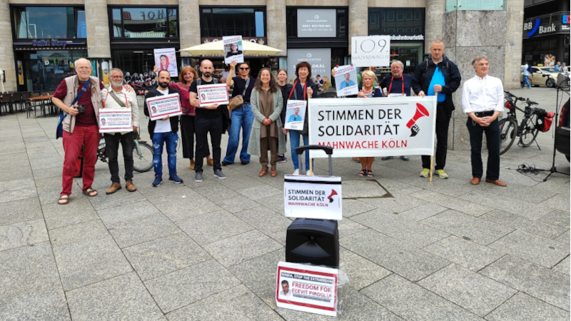Köln'de 109. Adalet Nöbeti tutsak gazeteciler ve Ecevit Piroğlu için gerçekleşti
