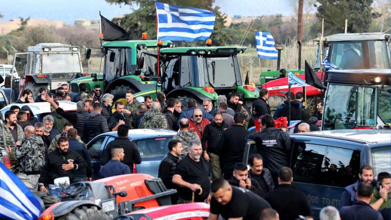 Çiftçilerin eylemi ticareti durdurdu