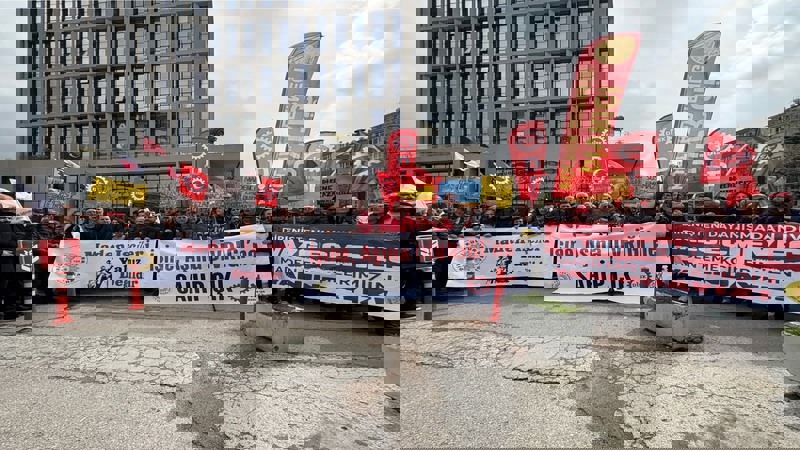 Divri�i i�çileri Ankara'da OYAK önündeydi: Direne direne kazanaca��z