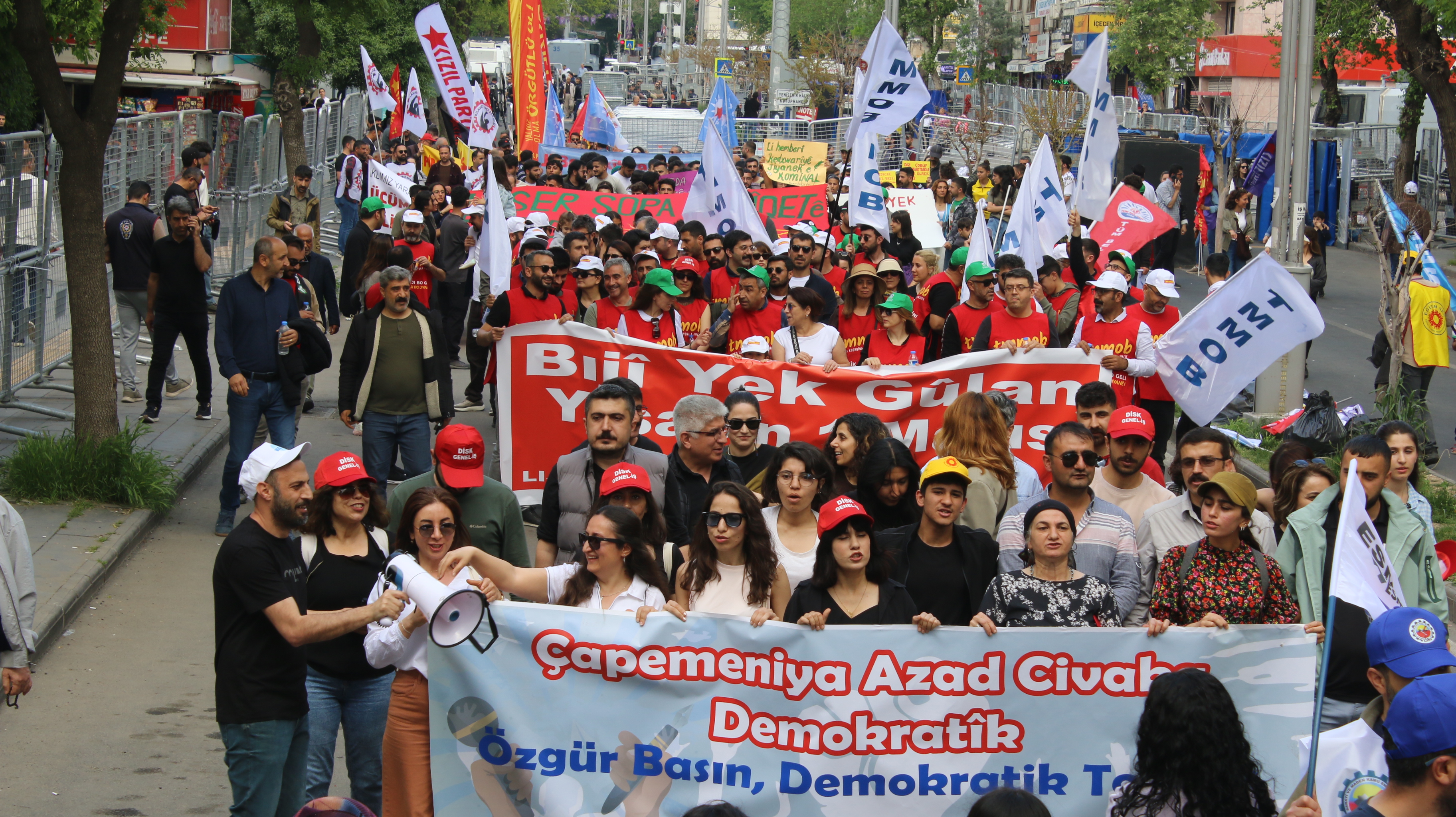 K�l�çgün Uçar Amed 1 May�s'�nda konu�tu: Sayg� duru�una tahammül edemediler