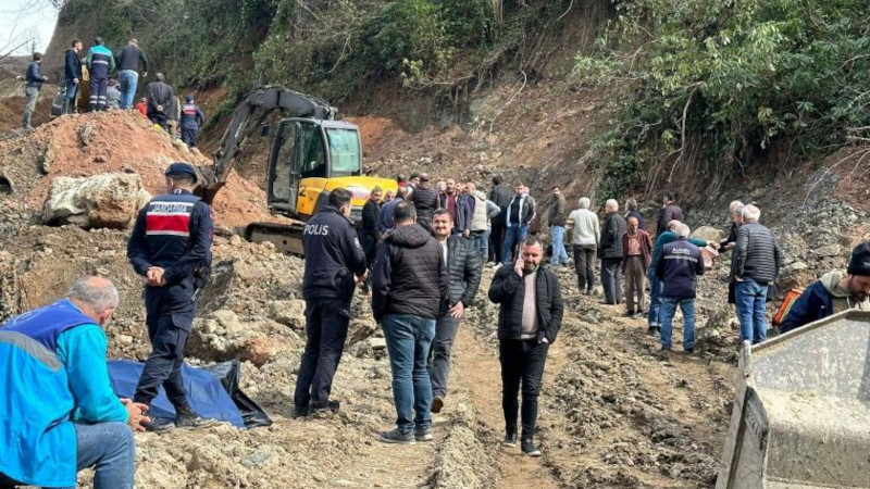 Trabzon'da göçük altnda kalan 3 içi yaamn yitirdi