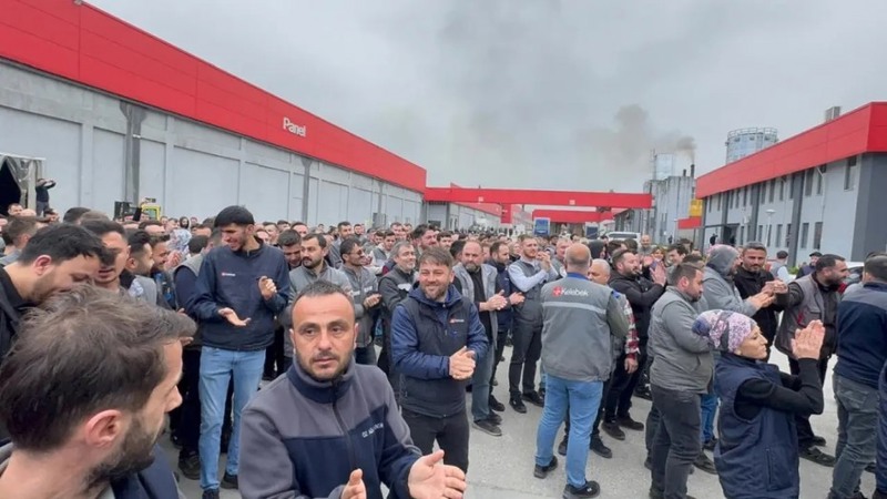 Haklar� ödenmeyen 2 bin mobilya i�çisi üretimi durdurdu