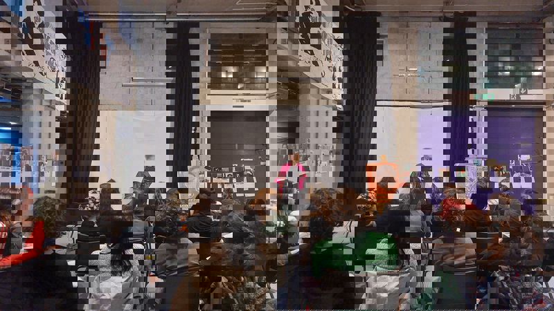 Ivana Berlin, Hamburg ve Manchester'da an�ld�