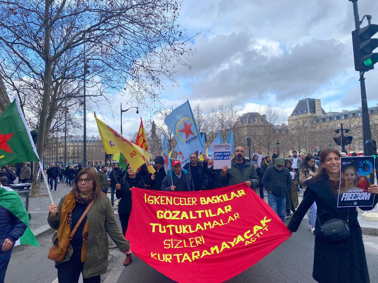 Paris'teki Rojava eyleminde sosyalistlere özgürlük istendi