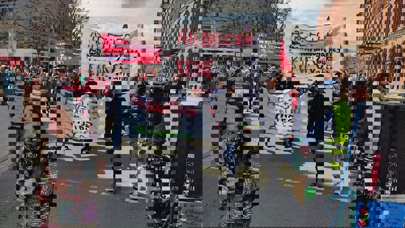 Almanya'da sava� kar��t� Paskalya yürüyü�leri düzenlendi